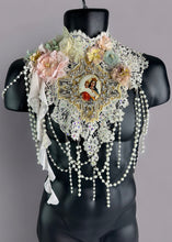 画像をギャラリービューアに読み込む, VENICE - Stunning Lace & Pearl Art Collar