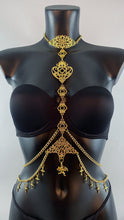 Carica l'immagine nel visualizzatore di Gallery, SUMERIA - Gold Filigree Chain Charm Harness
