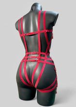 Carica l&#39;immagine nel visualizzatore di Gallery, BLOOD COUNTESS - Couture Beaded Lace Bodycage
