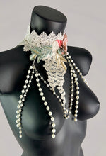 Carica l&#39;immagine nel visualizzatore di Gallery, PRIYAH - Sweet Lace &amp; Pearl Collar
