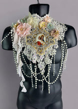 Charger l&#39;image dans la galerie, VENICE - Stunning Lace &amp; Pearl Art Collar
