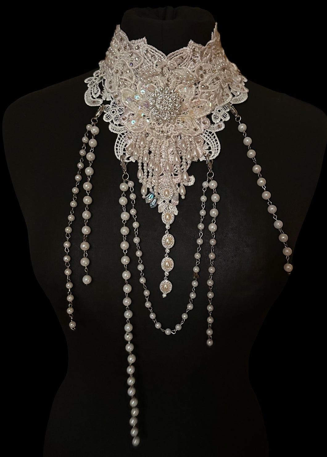 ALMAZ - Vintage Lace & Crystal Collar