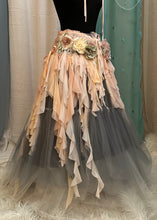 Cargar imagen en el visor de la galería, GHOST DANCE - Tulle &amp; Flower Fairy Overskirt Belt
