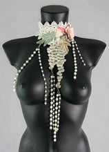 Cargar imagen en el visor de la galería, PRIYAH - Sweet Lace &amp; Pearl Collar
