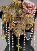 画像をギャラリービューアに読み込む, MILAN - Stunning Gold &amp; Pink Lace Pearl Collar
