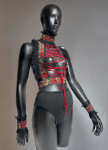 Charger l&#39;image dans la galerie, MADRUGADA - Corset Harness Top, Collar &amp; Cuffs Set.
