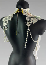 Charger l&#39;image dans la galerie, VENICE - Stunning Lace &amp; Pearl Art Collar
