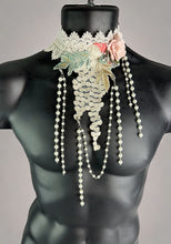 Cargar imagen en el visor de la galería, PRIYAH - Sweet Lace &amp; Pearl Collar
