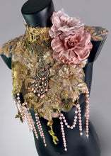 画像をギャラリービューアに読み込む, MILAN - Stunning Gold &amp; Pink Lace Pearl Collar
