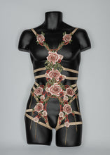 Carica l&#39;immagine nel visualizzatore di Gallery, EVERY ROSE HAS A THORN - Golden Spiked Lace Bodycage
