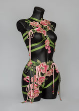 Carica l&#39;immagine nel visualizzatore di Gallery, GADDA DA VIDA - Flower Harness Bra with Bead Strings
