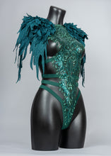 Cargar imagen en el visor de la galería, EMERALD FOREST - Sequin Lace &amp; Feather Bodycage
