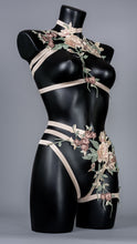 Cargar imagen en el visor de la galería, SEPTEMBER MOON - Soft Floral Embroidered Lace Briefs
